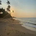 Kapila -Cozy Two Bedrooms Beach House