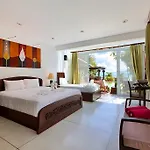 Emerald Sands - Beach Front 4 Bed Pool Villa