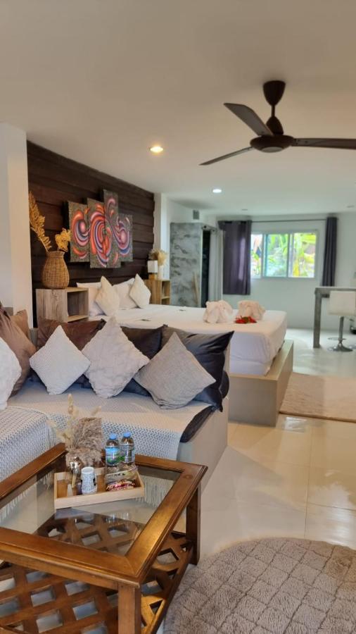 Chaweng Beautiful Studio.