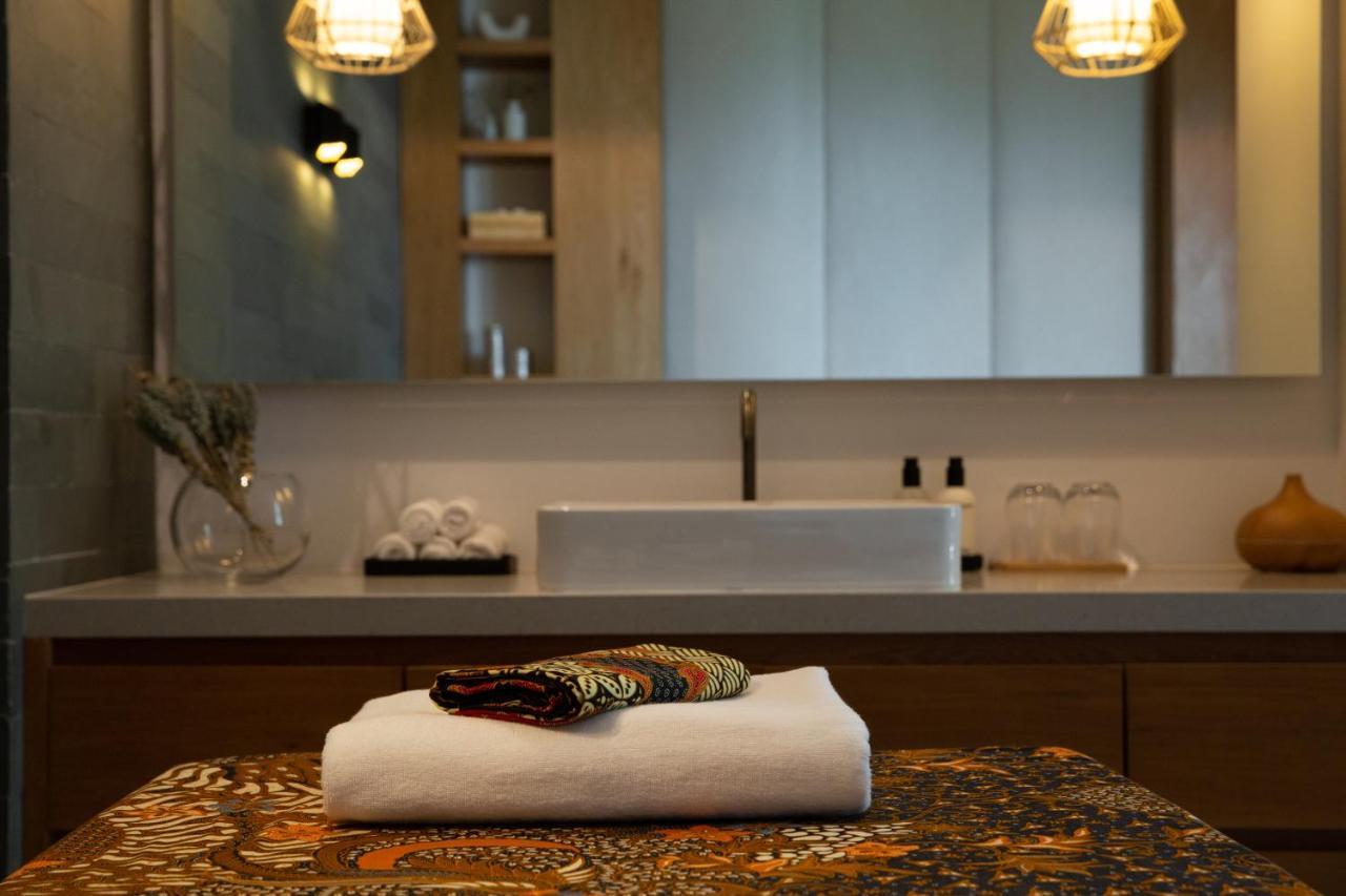 Amylia Emerald, Design Excellence *