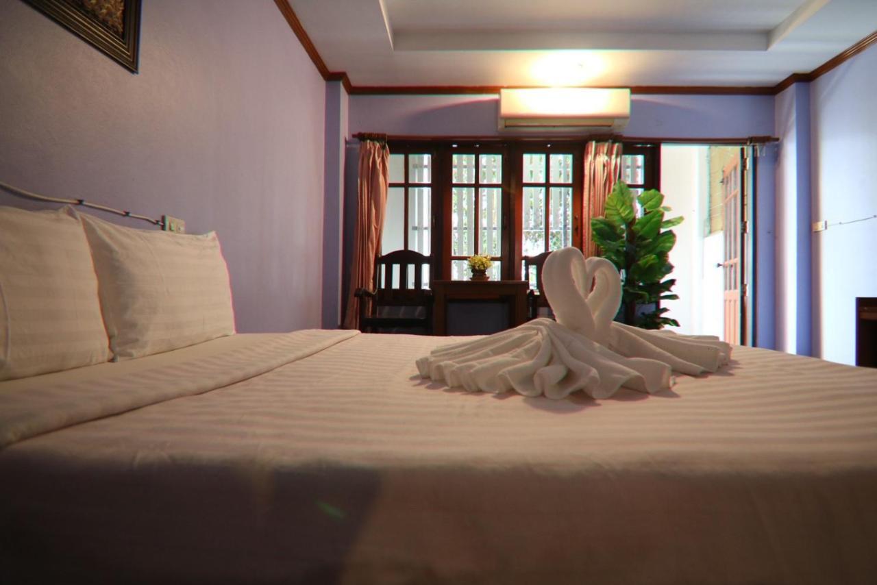 Coconut House Hotel *