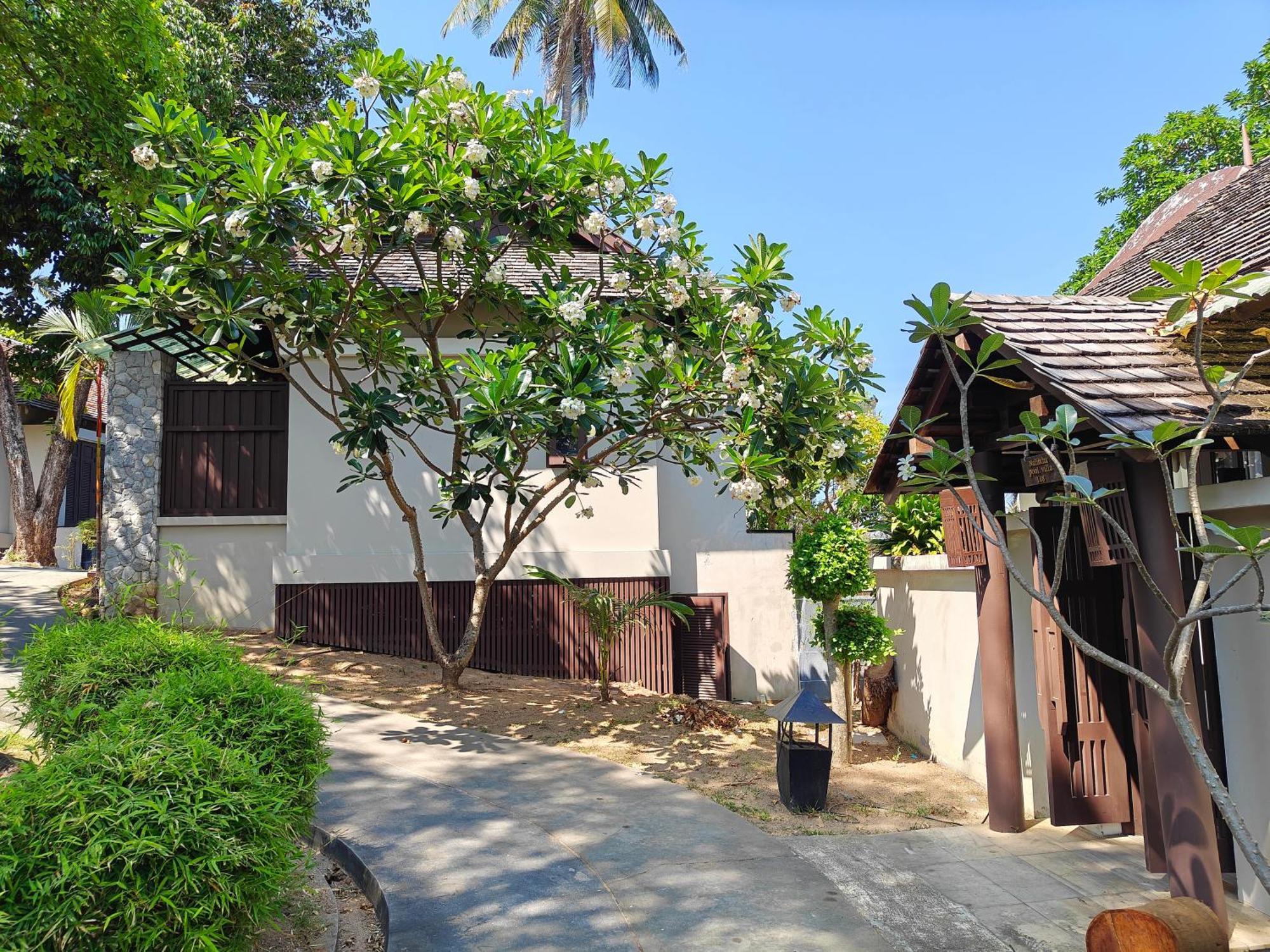 Bhundhari & Samui 4*