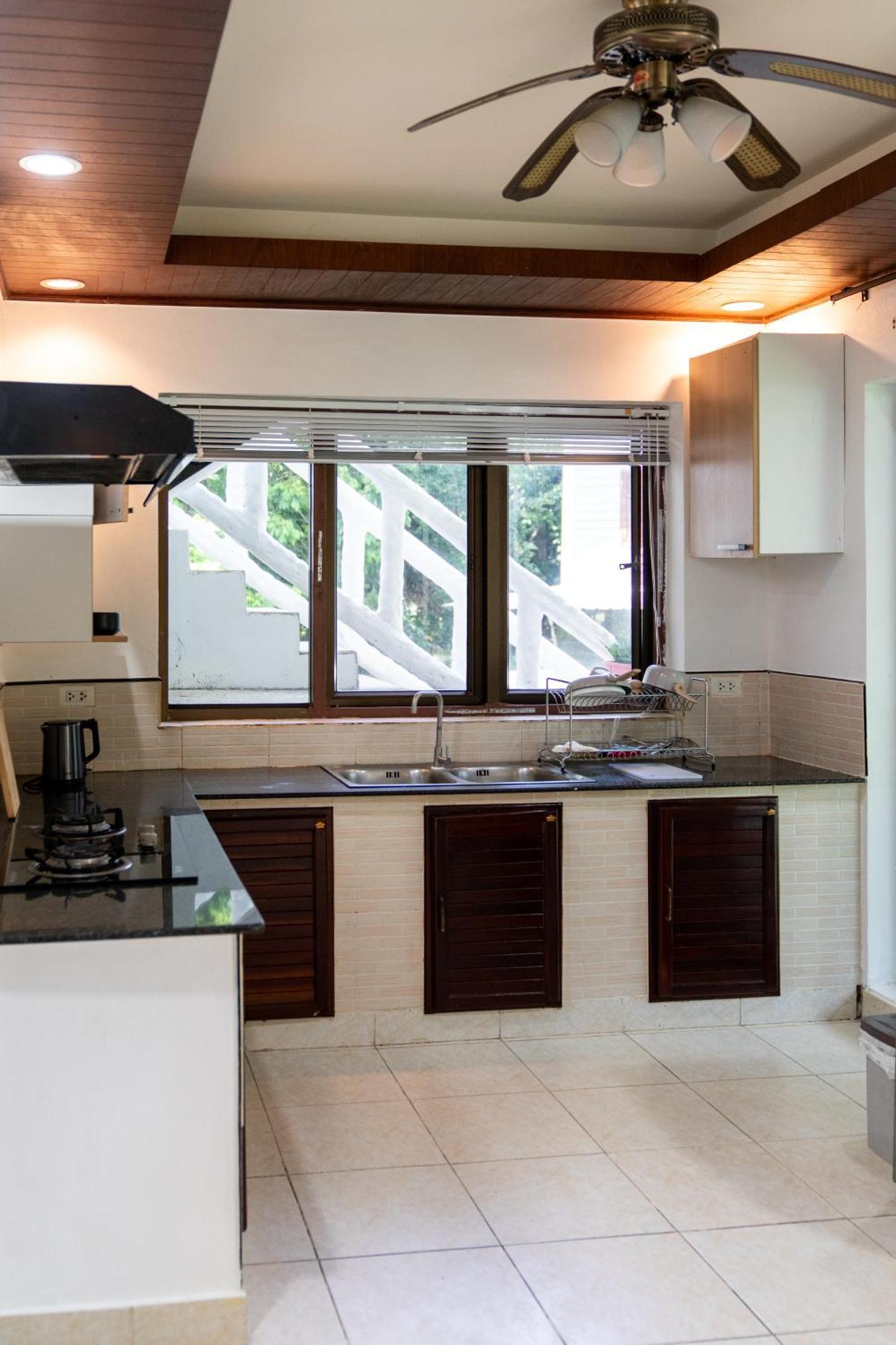 Koh Samui & Restaurant Guest house