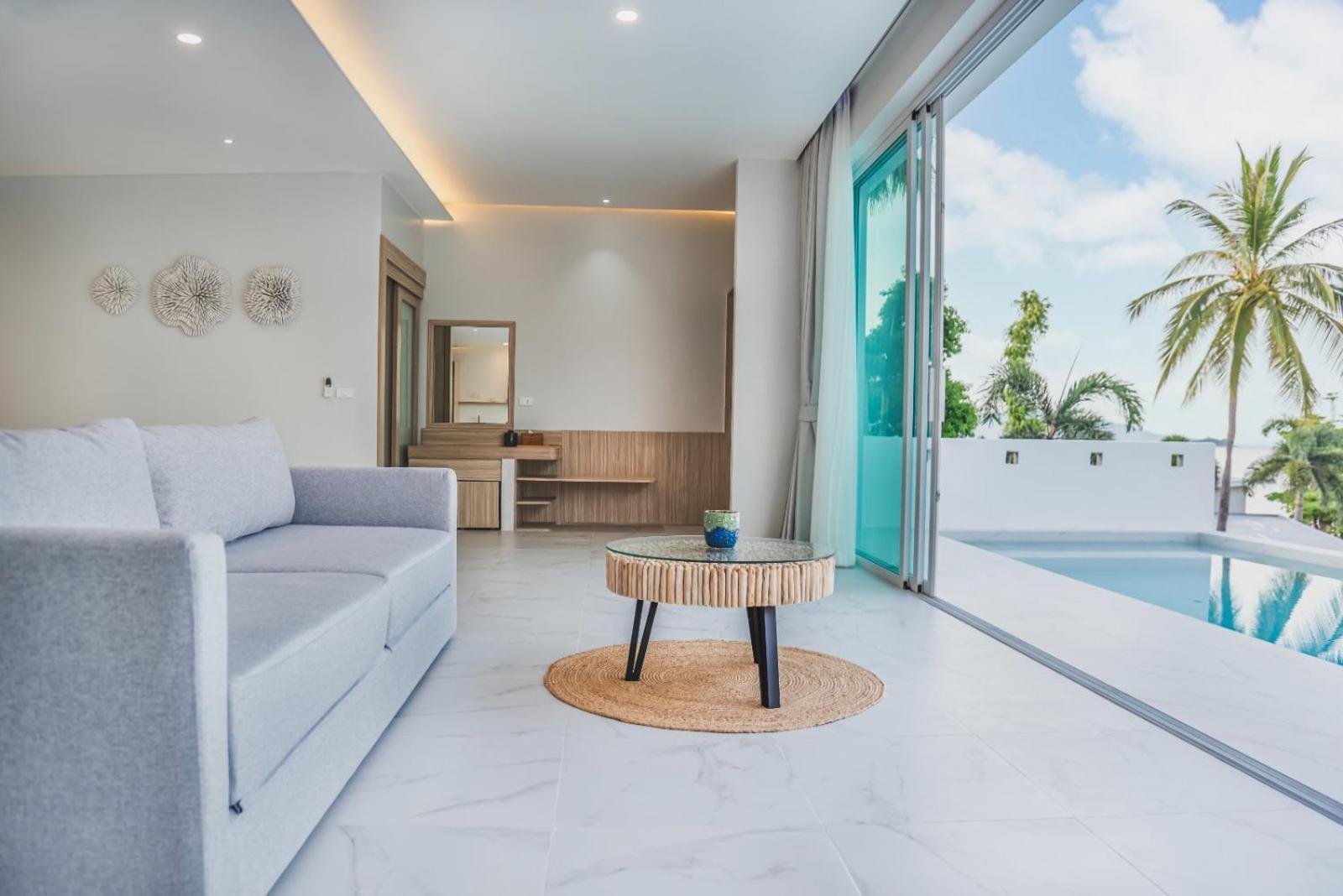 Replay Pool Hotel 4*