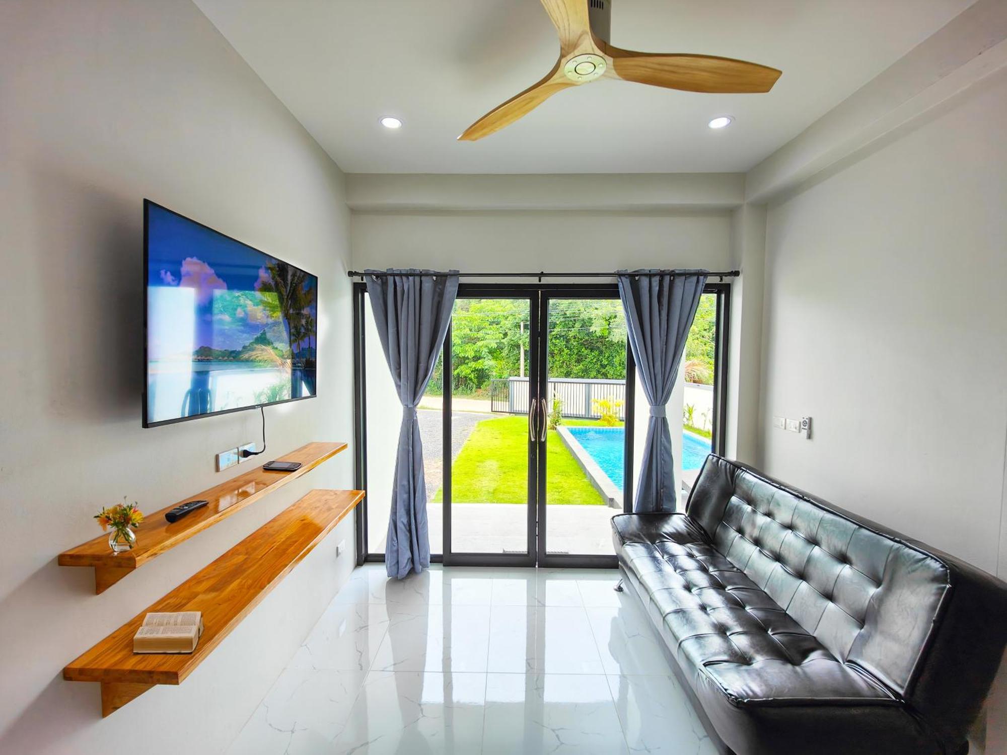 Cozy Pool House 3 Min To Holiday home