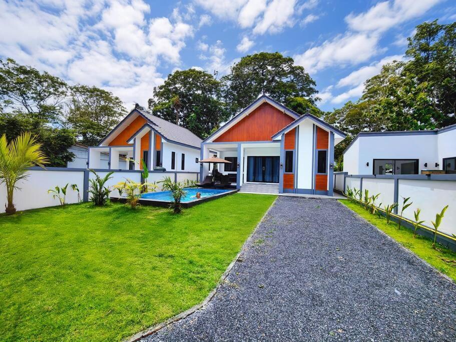 Cozy Pool House 3 Min To Holiday home