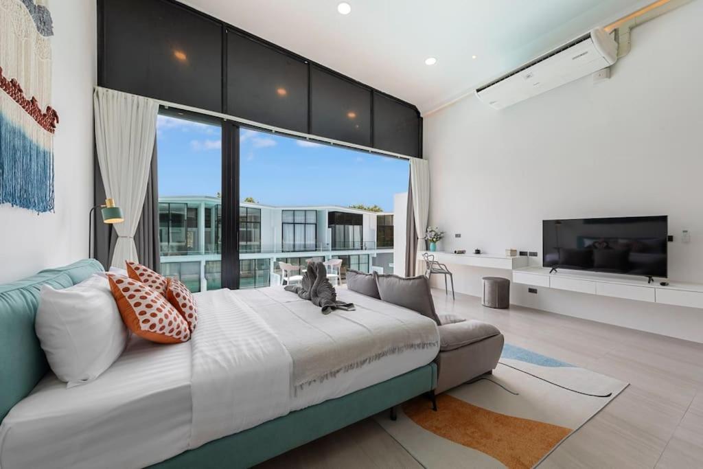 Pool Access Spacious Townhouse And Kids Slide