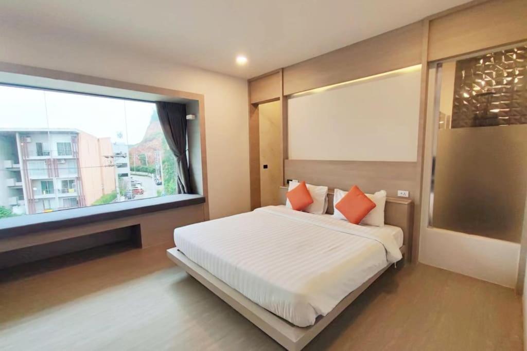 Indoor Pool 2 Bed Walk To Holiday home *