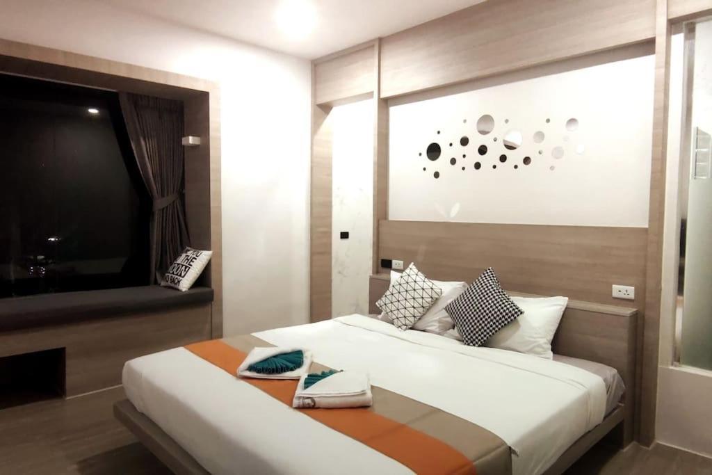 Indoor Pool 2 Bed Walk To