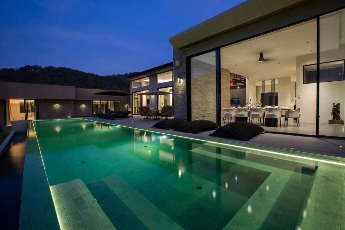 Raphy - Palatial & Luxurious Retreat