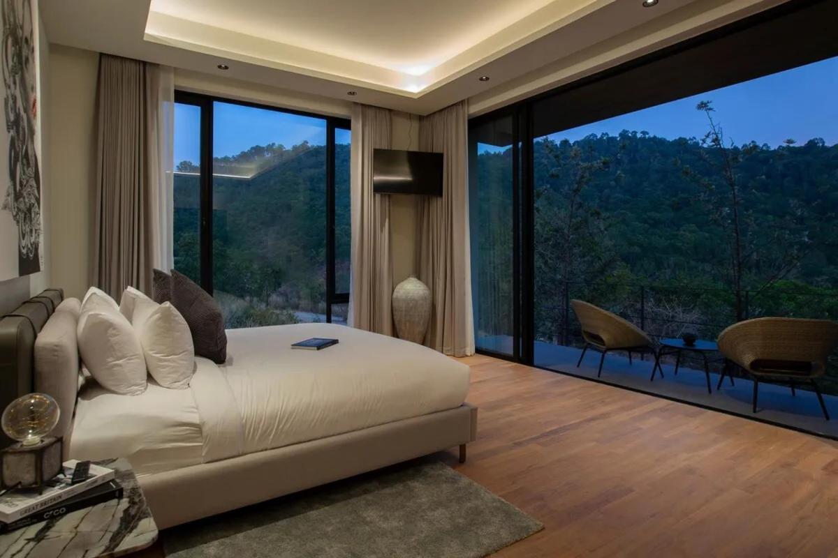 Raphy - Palatial & Luxurious Retreat Villa