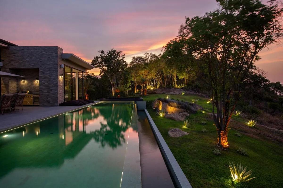 Villa Raphy - Palatial & Luxurious Retreat Koh Samui
