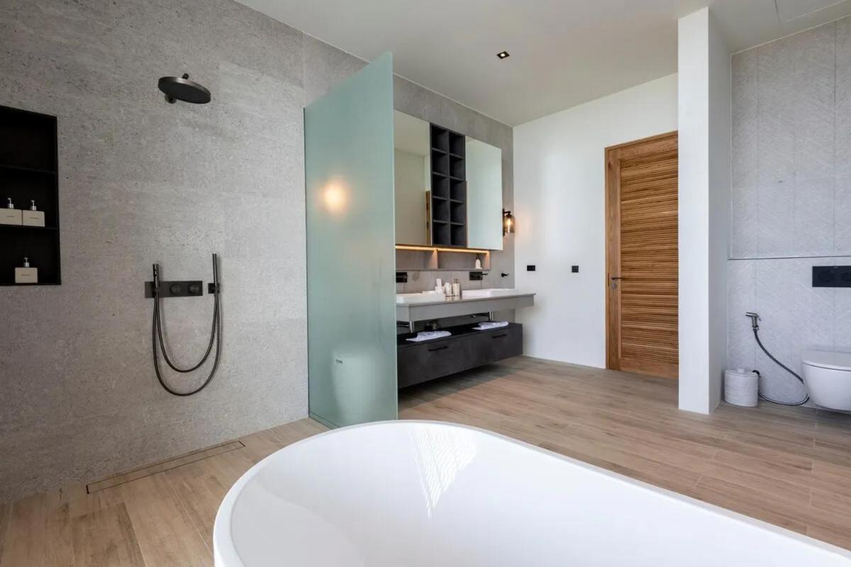 Raphy - Palatial & Luxurious Retreat