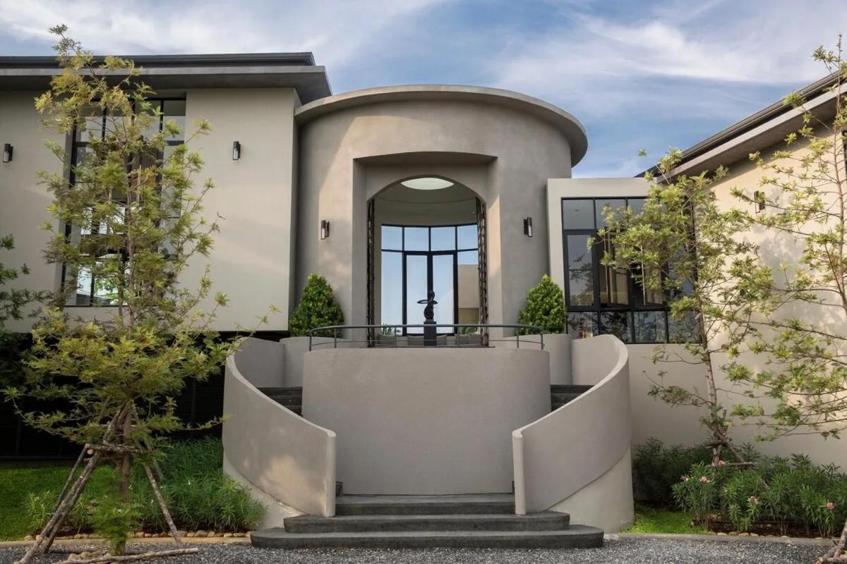 Raphy - Palatial & Luxurious Retreat Villa *