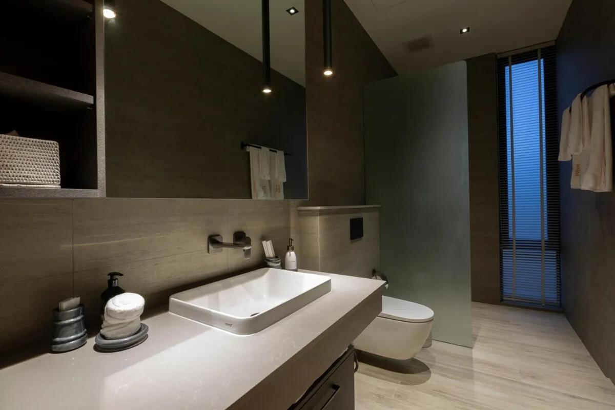 Raphy - Palatial & Luxurious Retreat Villa
