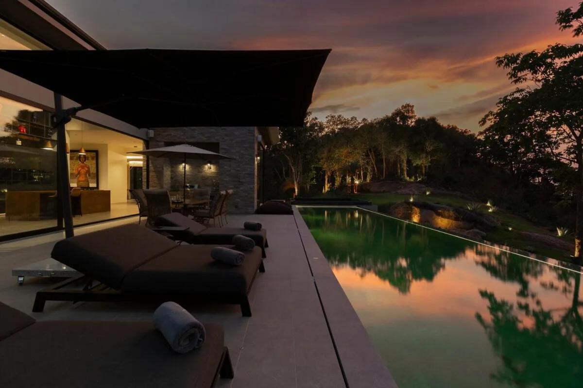 Raphy - Palatial & Luxurious Retreat Villa *