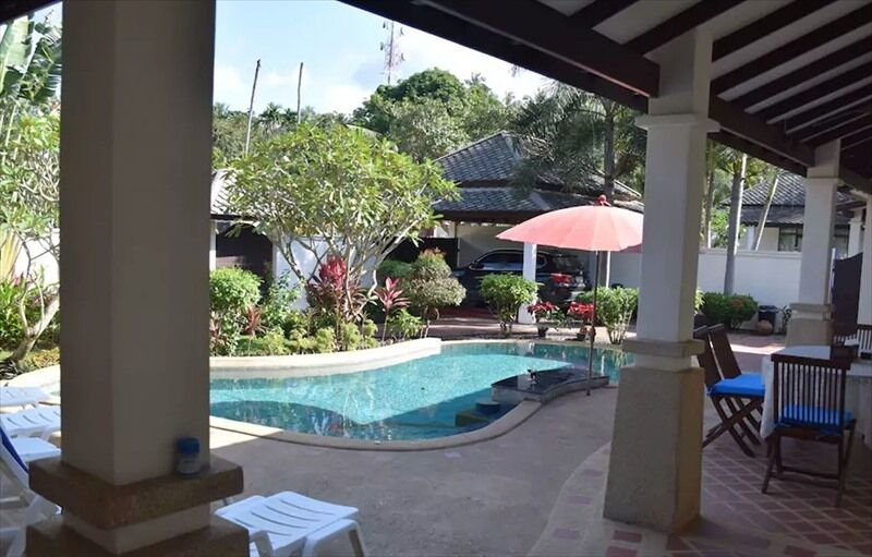 4 Bedroom Gold Footsteps To Villa