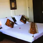The Waterfront Boutique Hotel&Cafe
