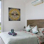 3 Bedroom Close To Fisherman\'S Village Kbr18