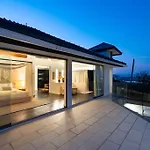 Serene Escape Balcony Villa In Chaweng Kbr20