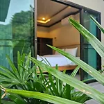 Bang Po Hut