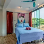 Penthouse Crystal Bay Apartments