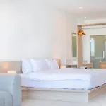 Beachfront Luxury Apartment 32