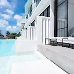 Beach Walk Condo 3Br In Replay Residence
