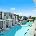 Beach Walk Condo 3Br In Replay Residence