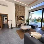 Villa Charlotte - Seaview -4 Bedrooms