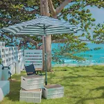 Samui Central Beach Villa