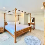 Seaside Villa Bangpor - A Beachside Retreat