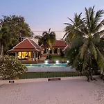 Bacaya Beachfront Villa