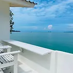 Peaceful Hideaway With Stunning View Beach Access