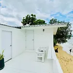 Peaceful Hideaway With Stunning View Beach Access