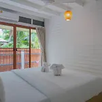 The Wooden Beach House 3Br - Sunset Beach Garden