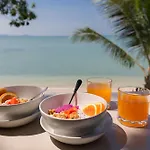Danisam Estate 4Br Sunset Beach Front & Pool