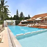 Panu Luxury Beachfront Apartments