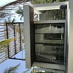 Lennon Maison
