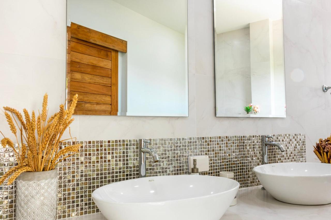 Acomodação com café da manhã  Cherry Guestroom Koh Samui : Salty Pool, Daily Cleaning, Netflix And Breakfast