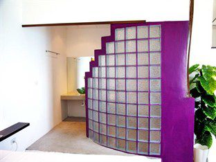 Trash And Glam Lounge Apartment