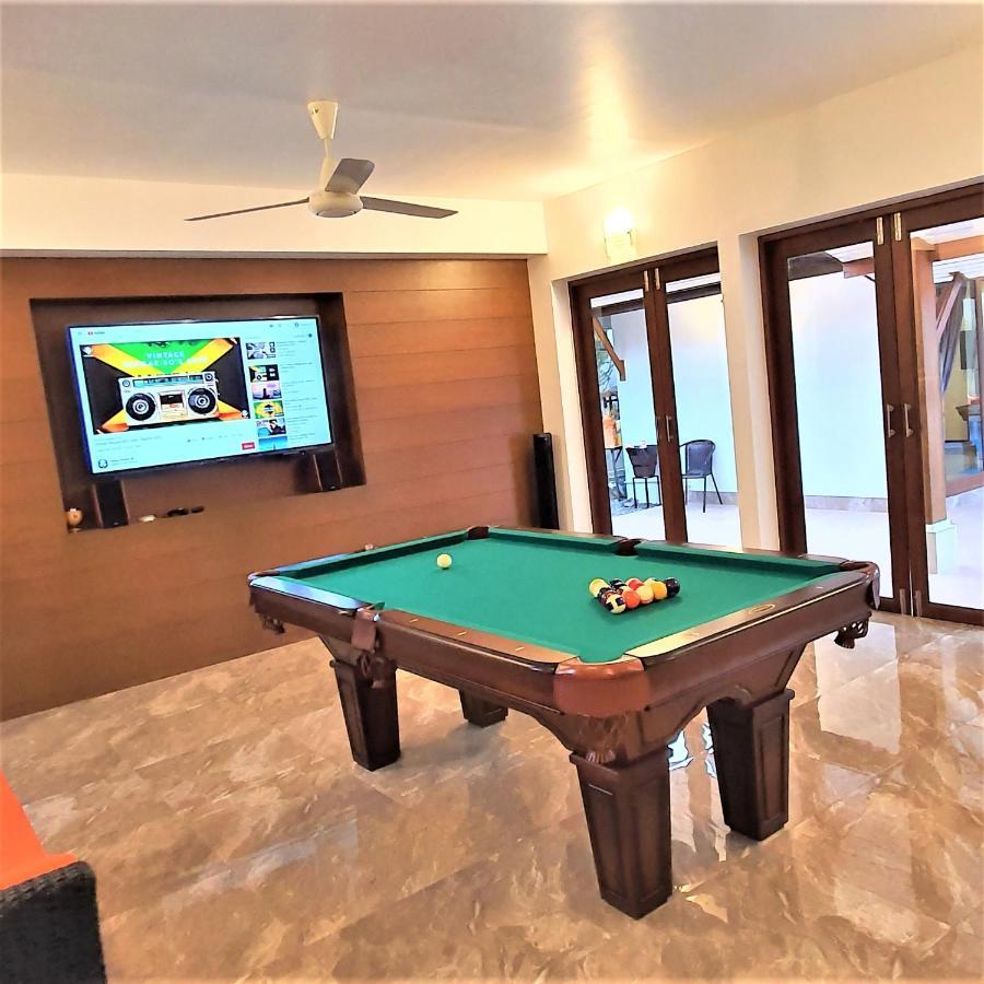 Orange Palm Pool *