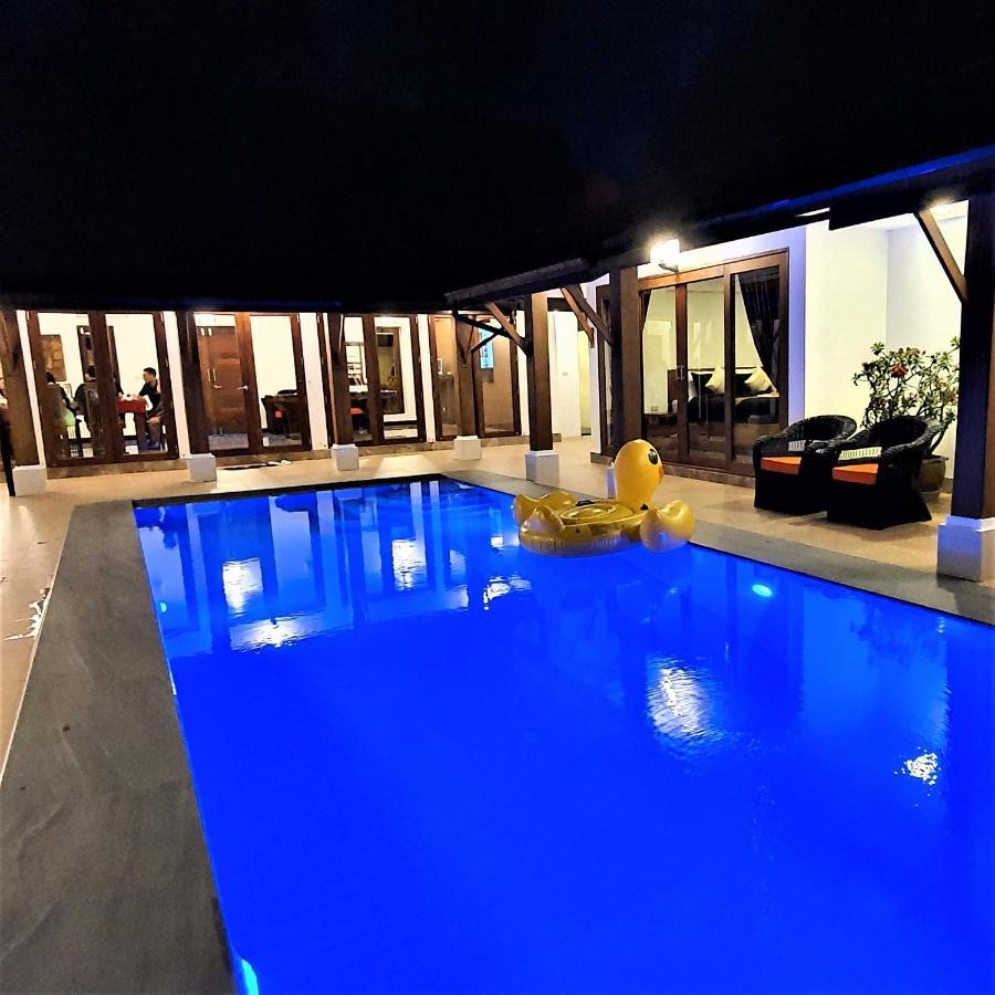 Orange Palm Pool Villa *