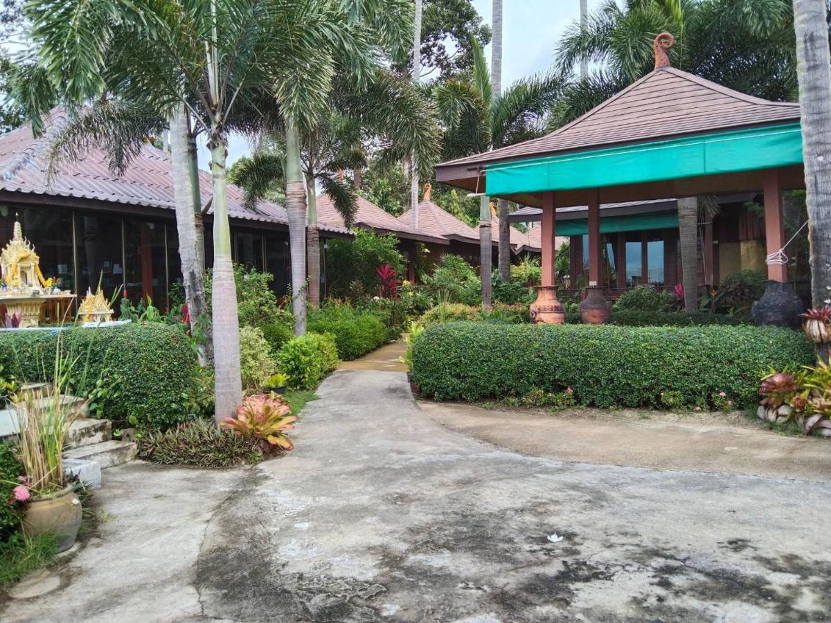 Resort Lipa Bay Lipa Noi