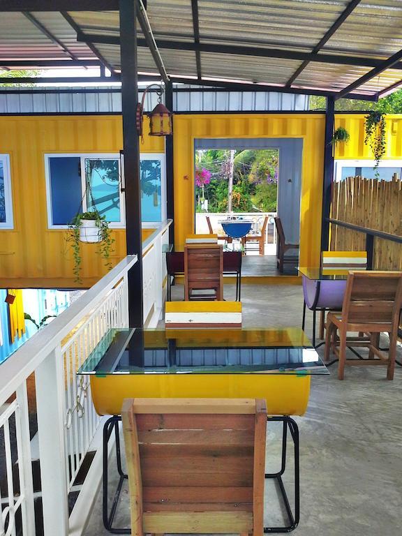 Hostel Think & Retro Cafe Samui