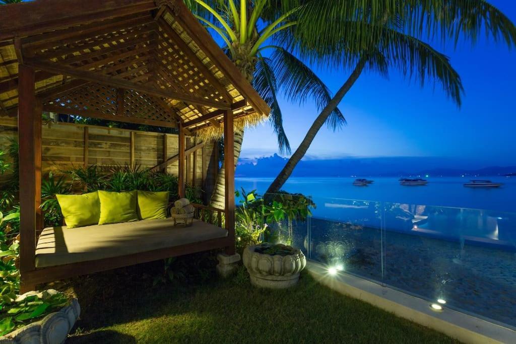 Villa Beachfront With Private Pool *