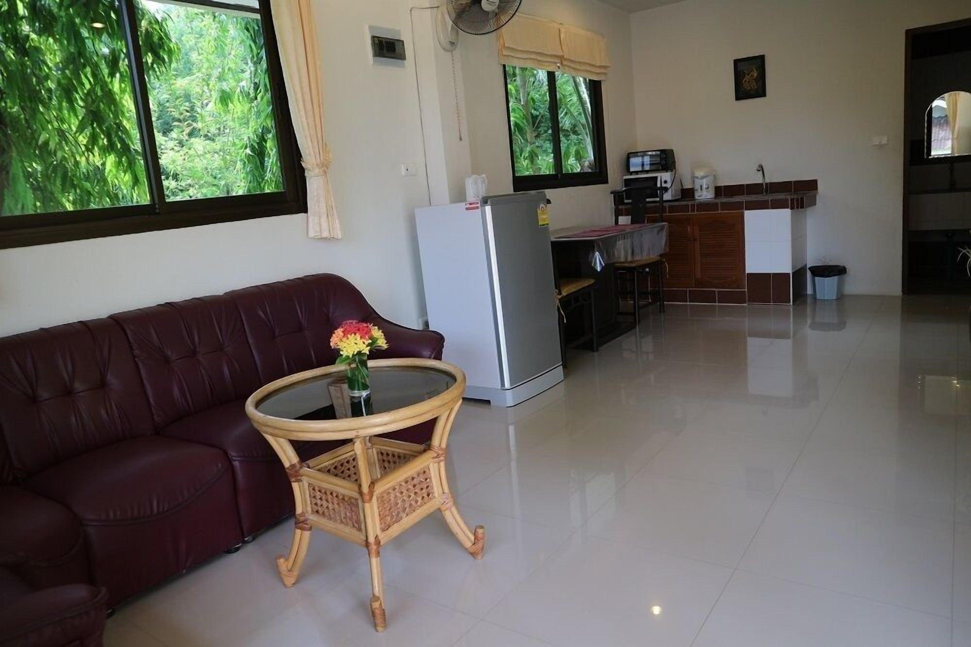 Hotel Baan Saen Sook