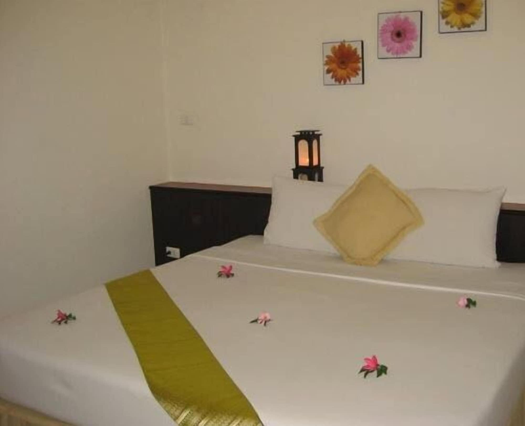 Hotel Baan Saen Sook