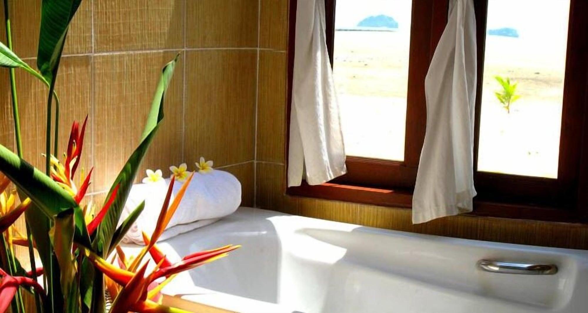 Phangka Paradise Resort 3*