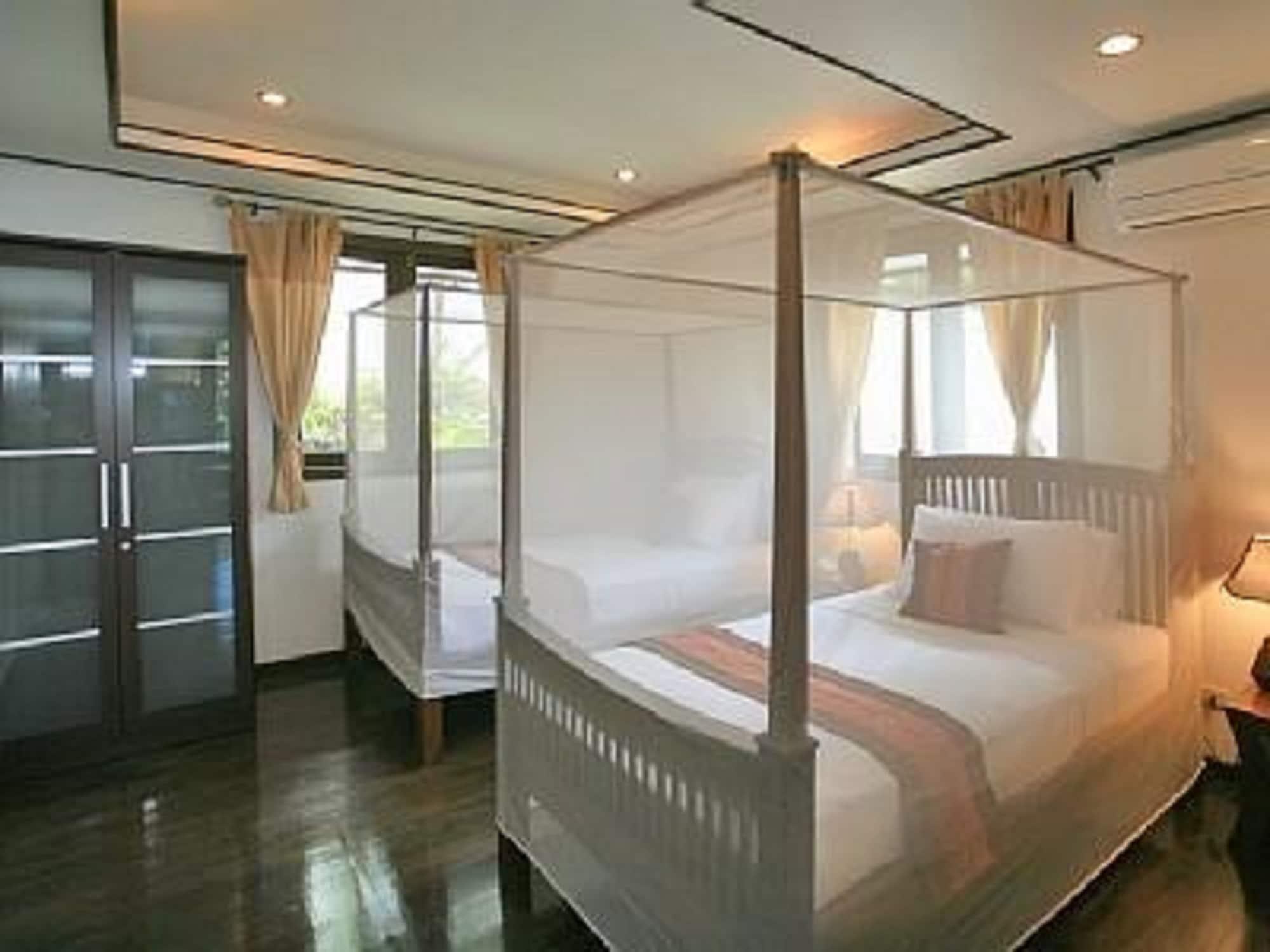 Paradise Island Estate 4*